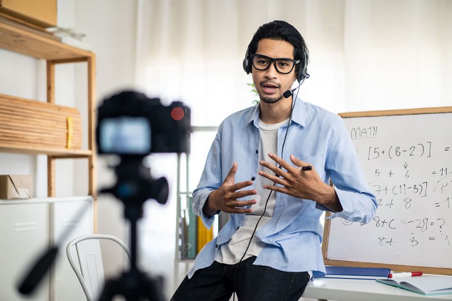 teacher teaching online