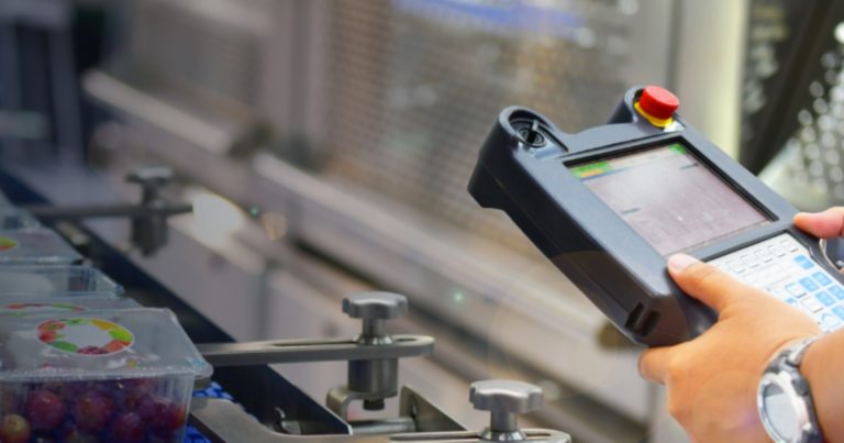 Top 5 foodservice trends & how technology can help kitchens thrive